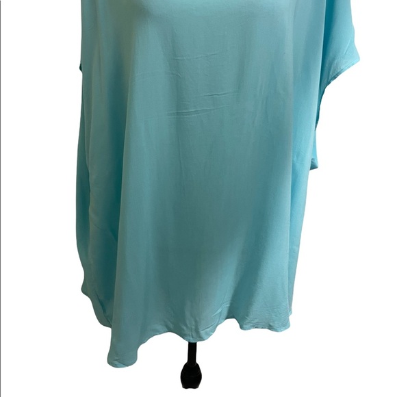 Torrid Womens light blue sleeveless cutout back pattern size 3X plus blouse - Picture 3 of 11